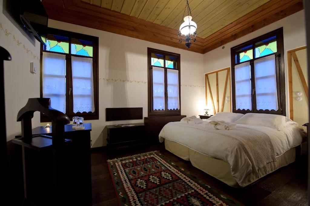 Orologopoulos Mansion Luxury Hotel كاستوريا الغرفة الصورة