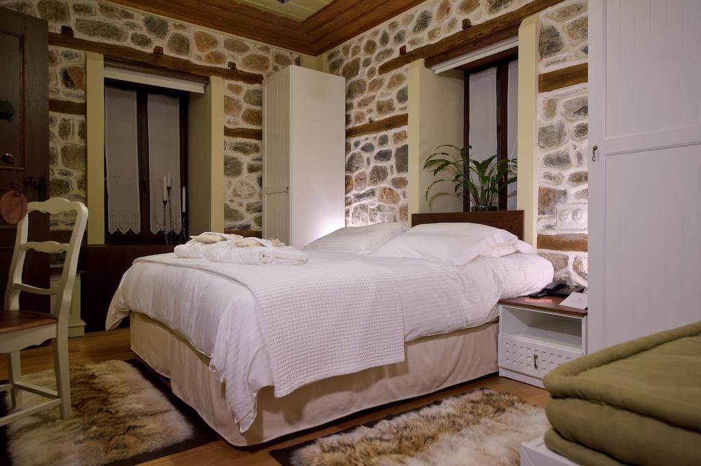 Orologopoulos Mansion Luxury Hotel كاستوريا الغرفة الصورة